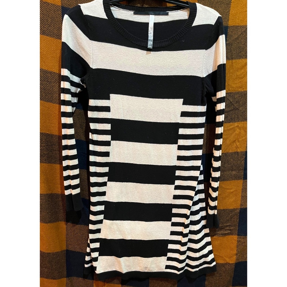 Kensie B&W Striped Sweater dress/tunic